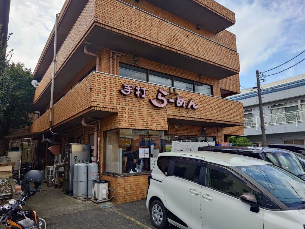 浦和の佐野ラーメンたかのまでの道。産業道路沿いにあります！住宅街の中を突っ切るとショートカット。今日 - 1